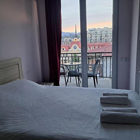 Karvi Hostel & Suites バトゥーミ エクステリア 写真