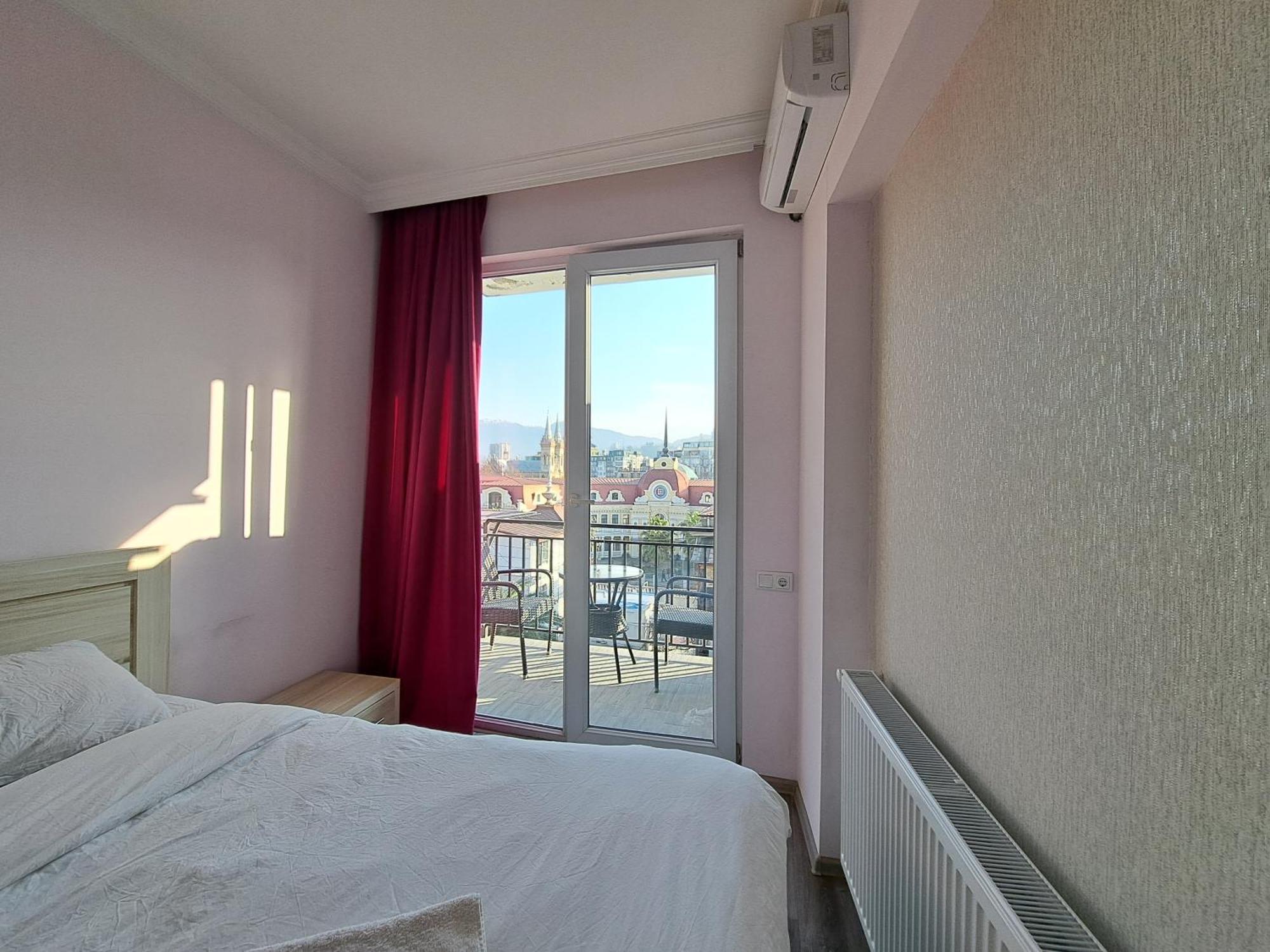 Karvi Hostel & Suites バトゥーミ エクステリア 写真