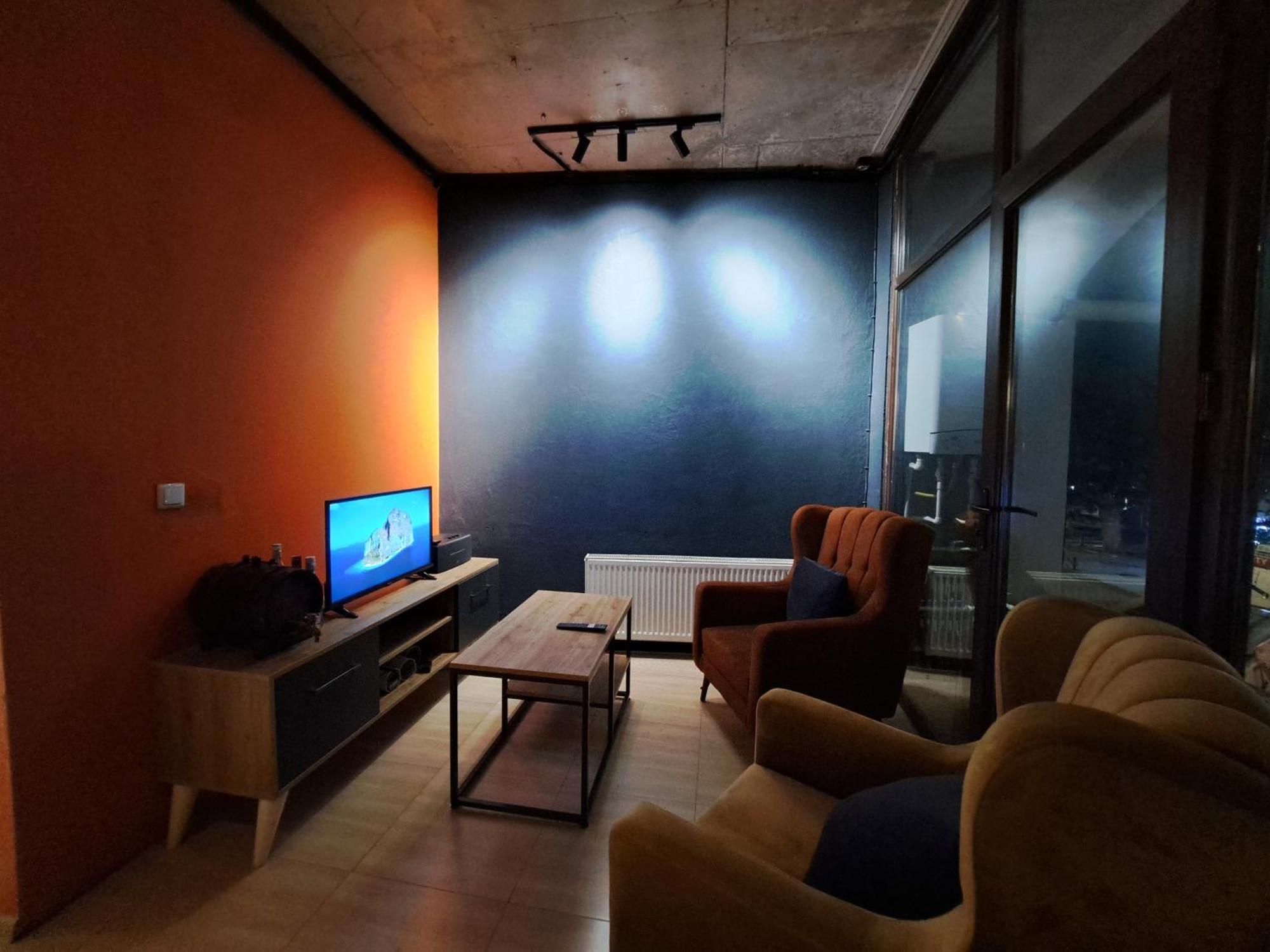 Karvi Hostel & Suites バトゥーミ エクステリア 写真
