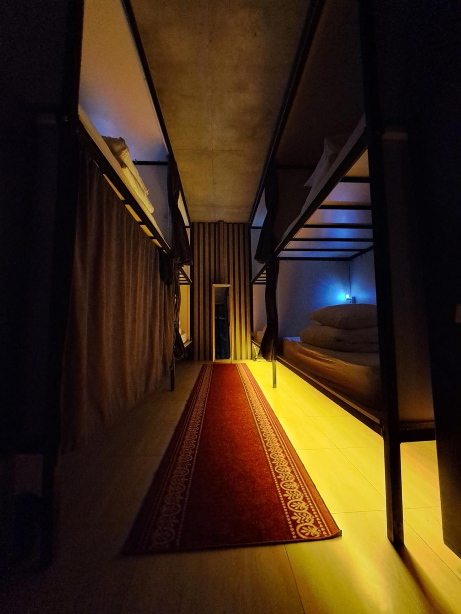 Karvi Hostel & Suites バトゥーミ エクステリア 写真
