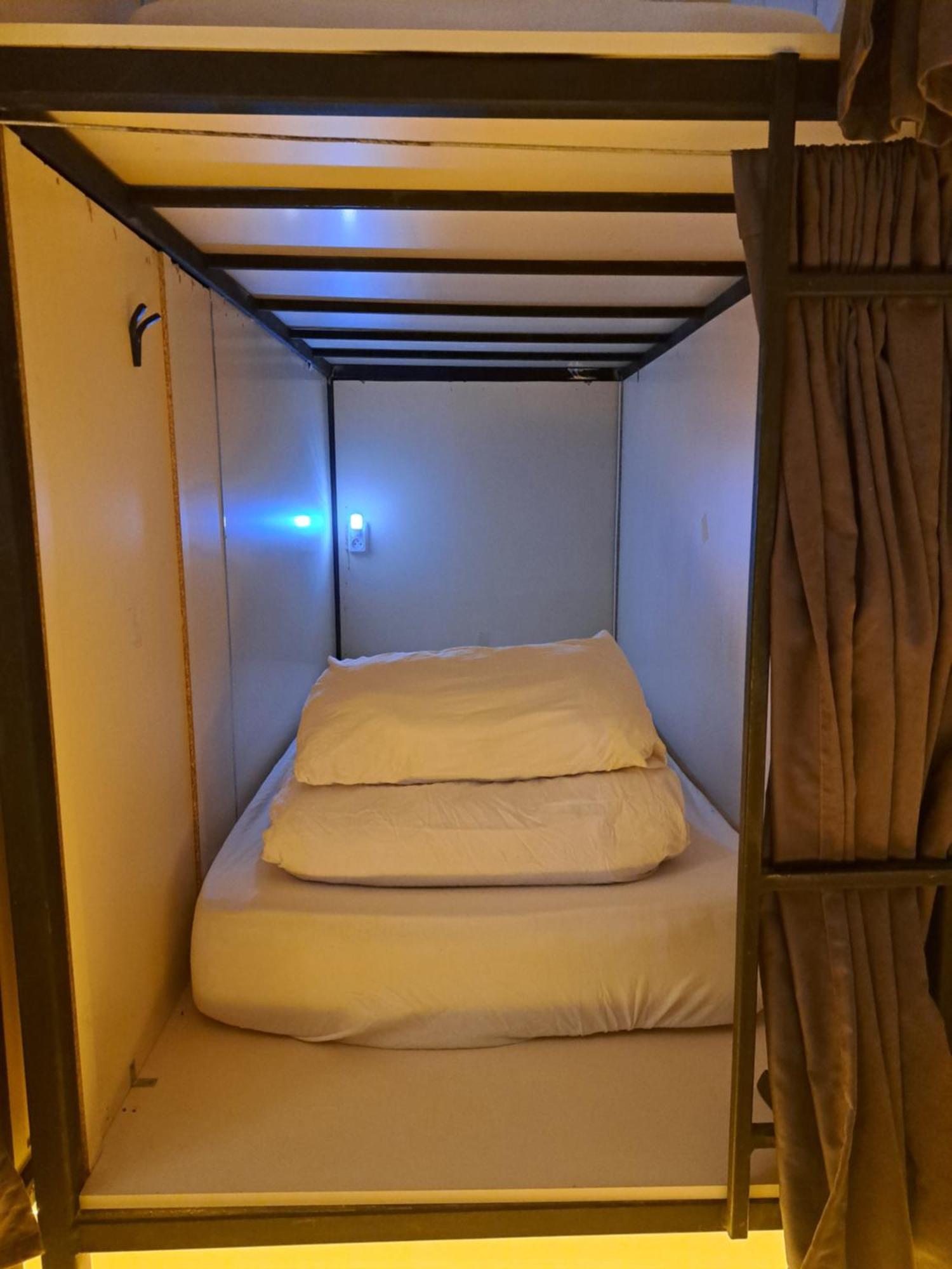 Karvi Hostel & Suites バトゥーミ エクステリア 写真