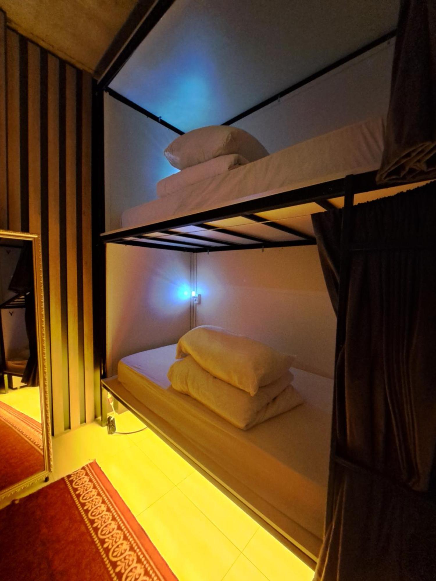 Karvi Hostel & Suites バトゥーミ エクステリア 写真