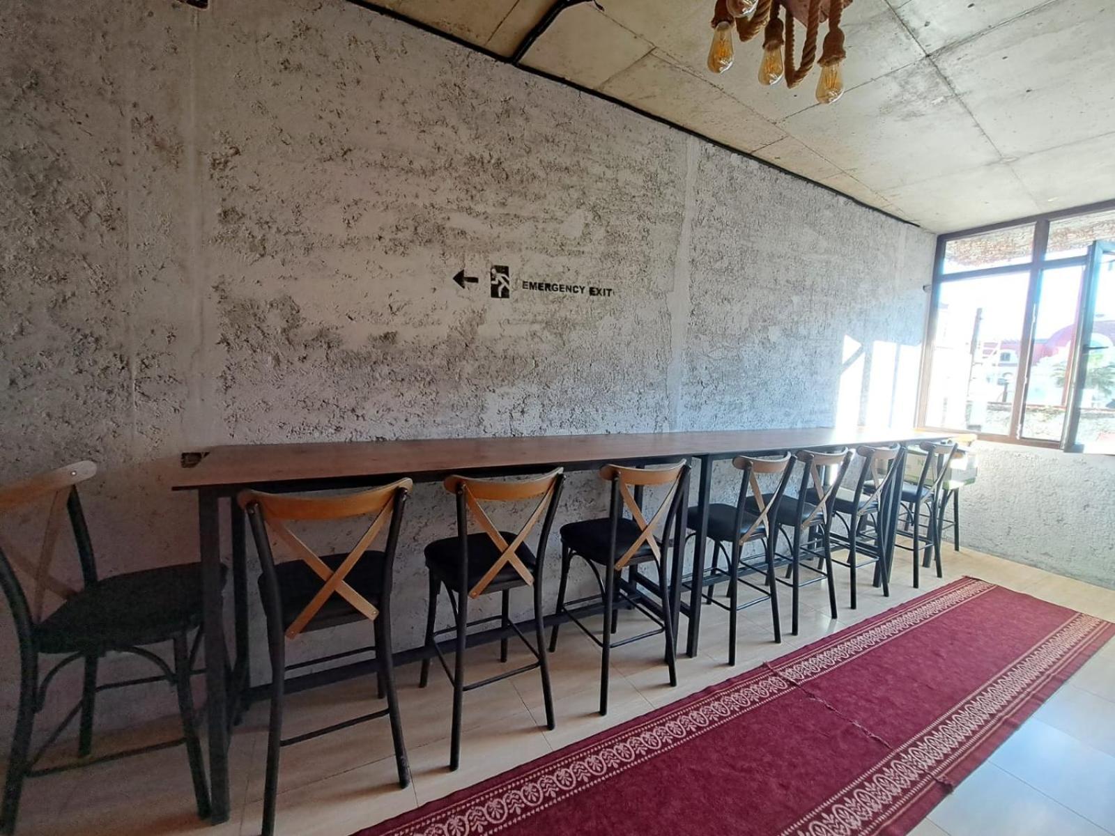 Karvi Hostel & Suites バトゥーミ エクステリア 写真