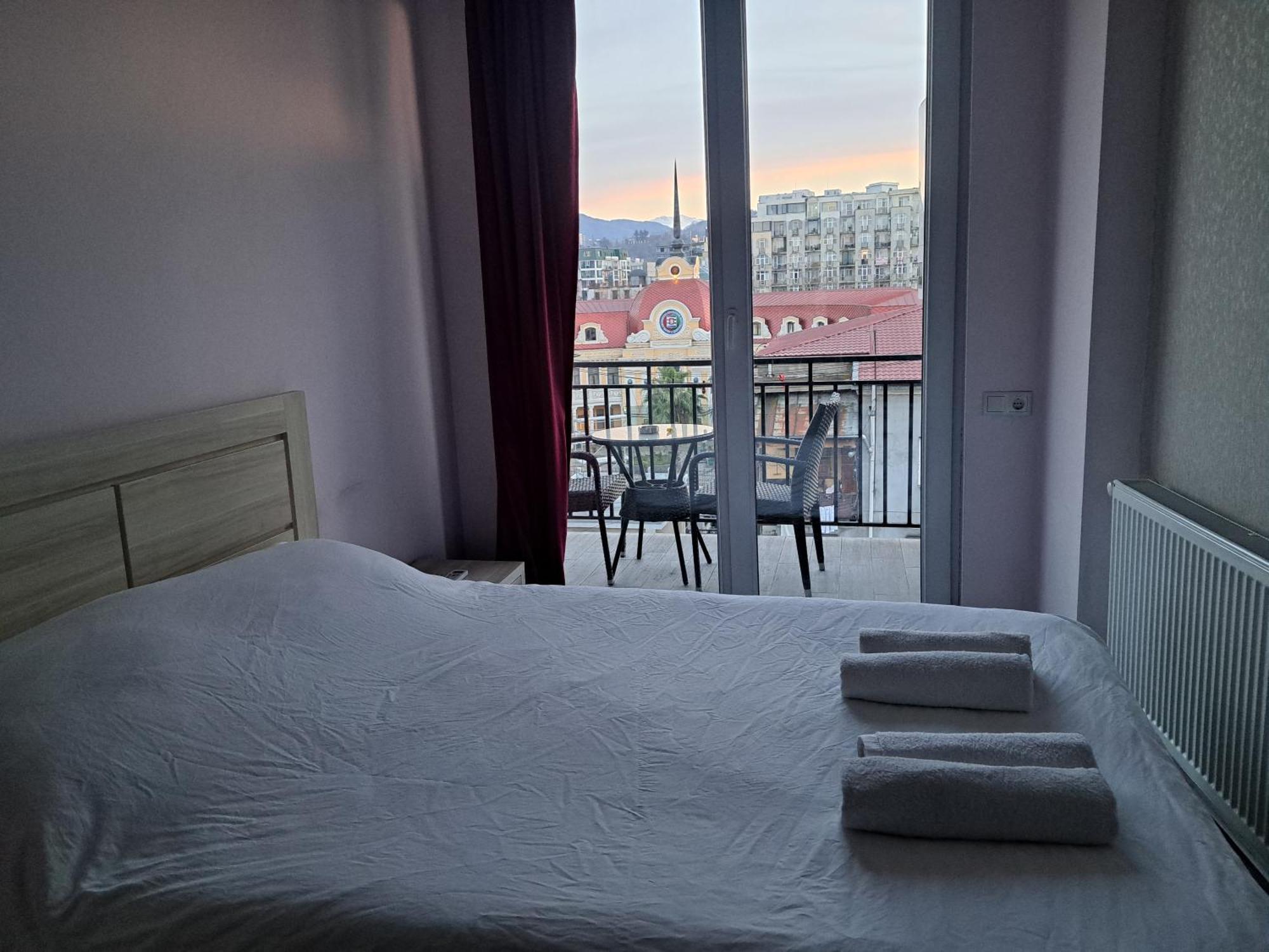 Karvi Hostel & Suites バトゥーミ エクステリア 写真