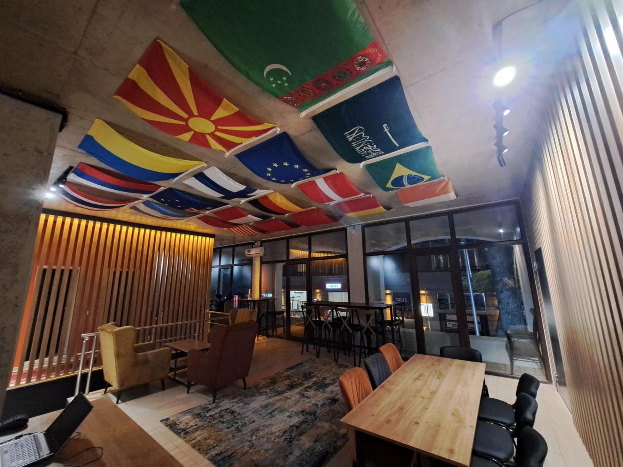 Karvi Hostel & Suites バトゥーミ エクステリア 写真