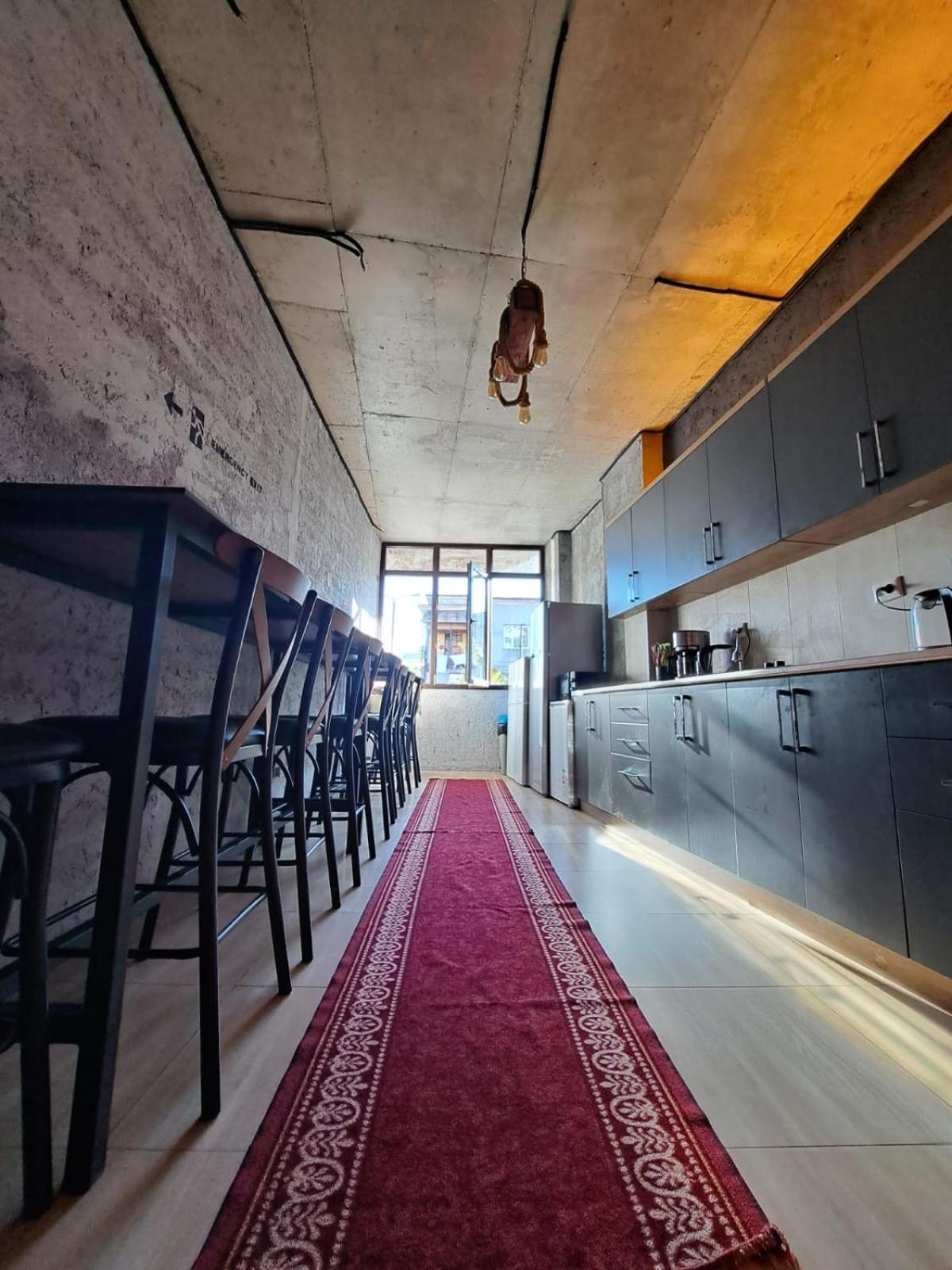 Karvi Hostel & Suites バトゥーミ エクステリア 写真